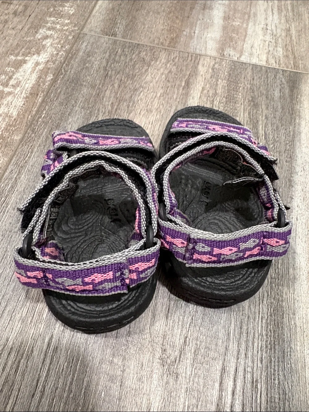 Teva sandals purple fish print size 2/3 infant